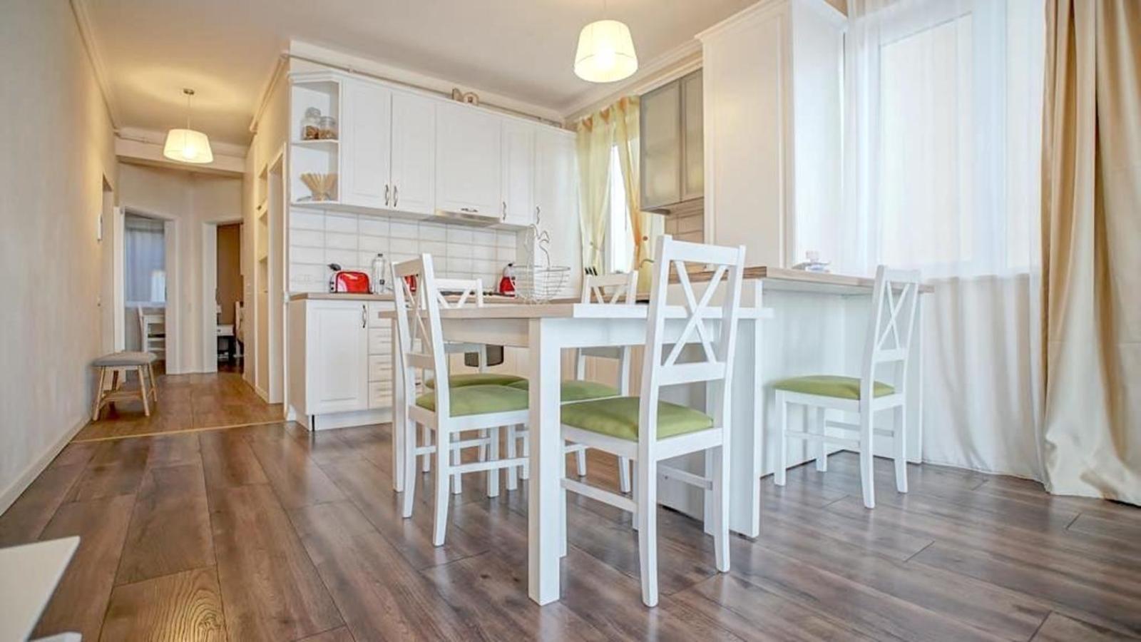 Central Maximus Apartment Брашов Екстериор снимка