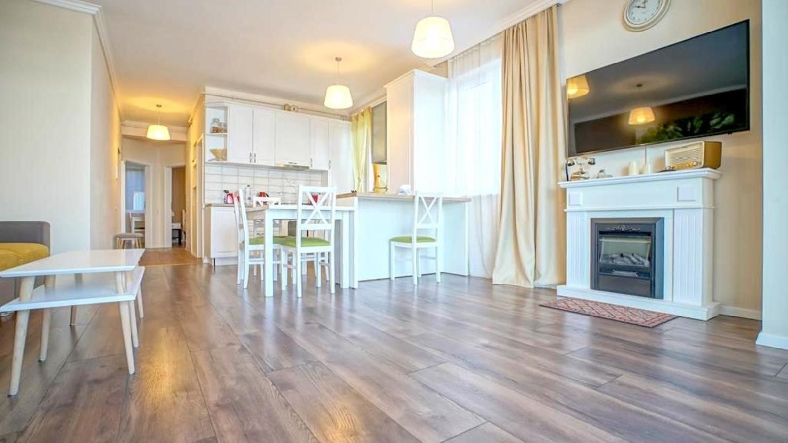 Central Maximus Apartment Брашов Екстериор снимка