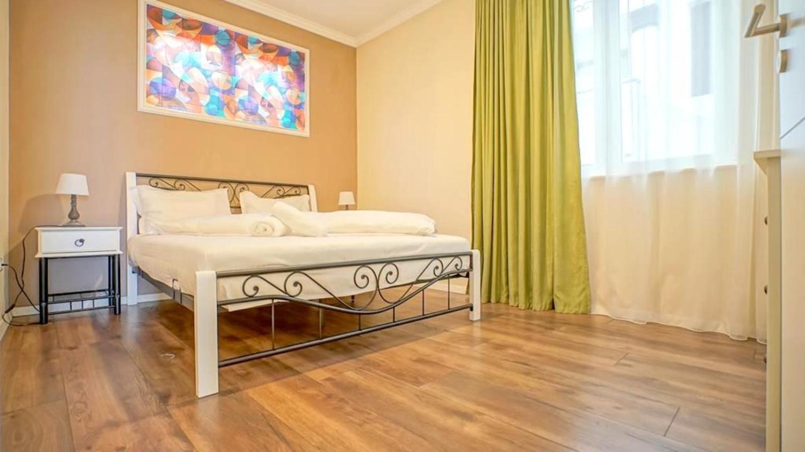 Central Maximus Apartment Брашов Екстериор снимка