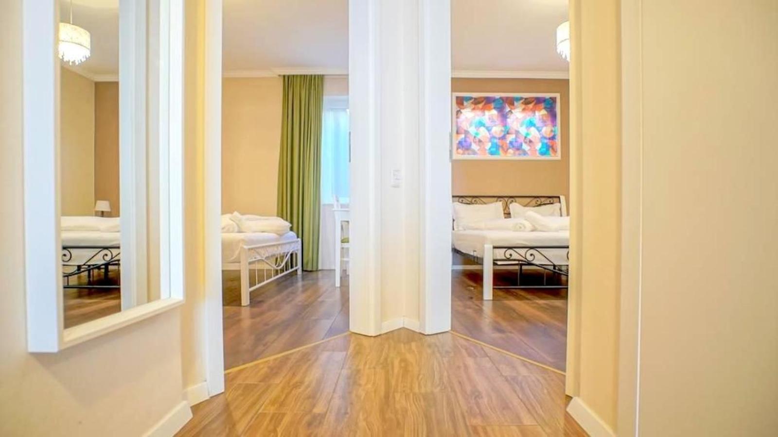Central Maximus Apartment Брашов Екстериор снимка